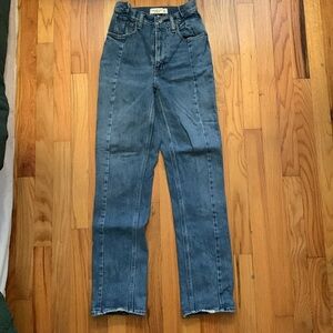 NWOT Abercrombie Ultra High Rise 90s Straight Jean